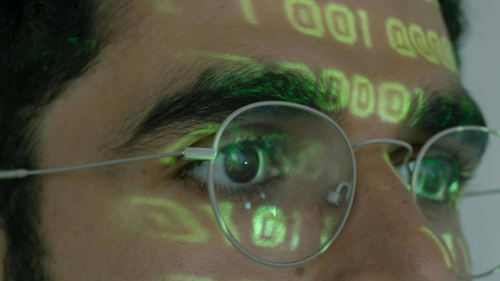 Glare and lighting mismatch (placeholder)